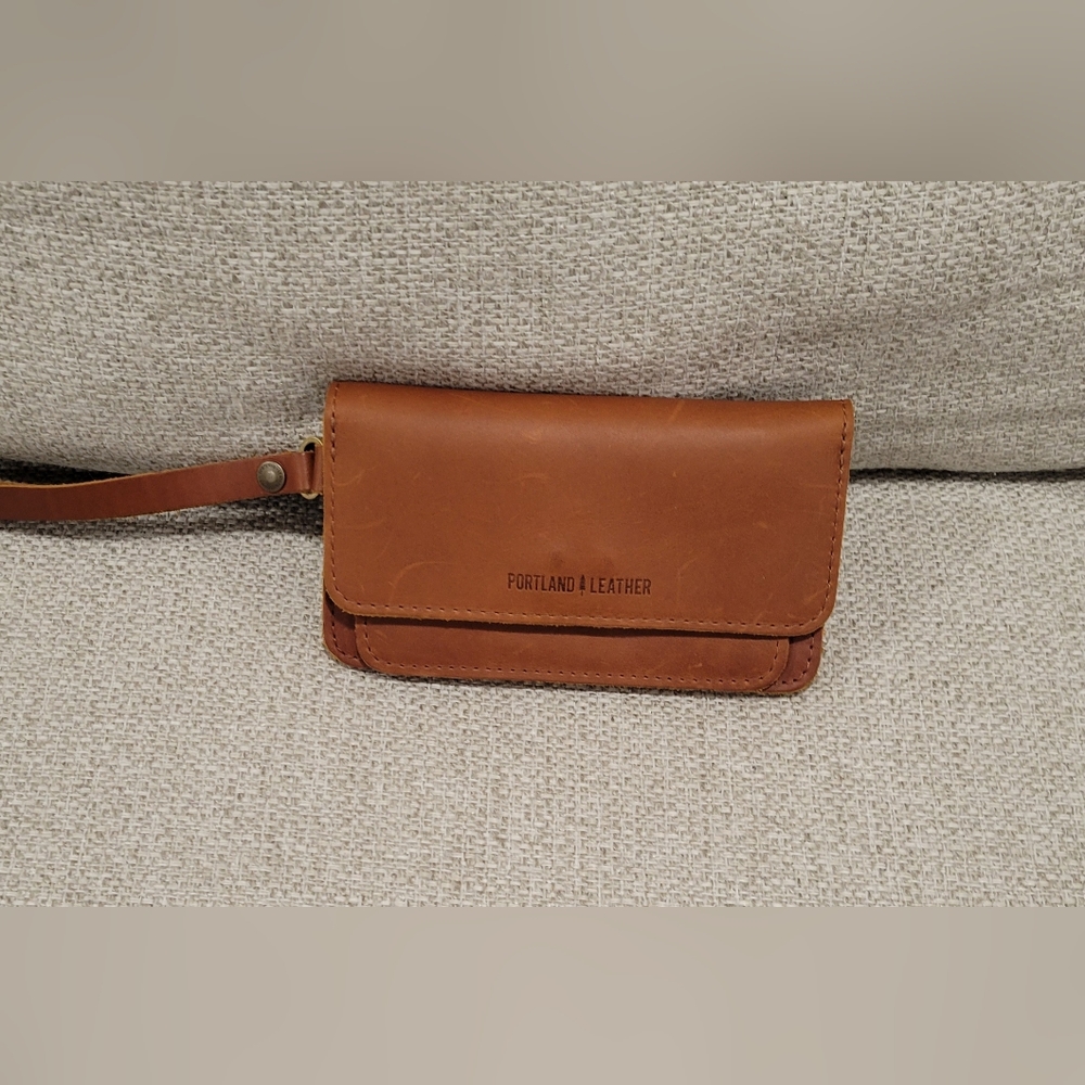 Portland Leather Wristlet in Honey